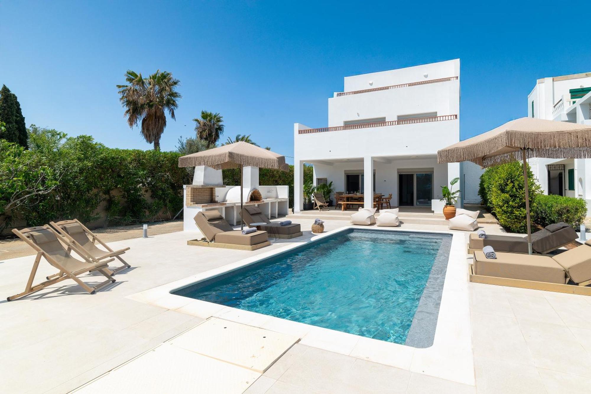 Paradiso Luxury Beachfront Villa Gennadi