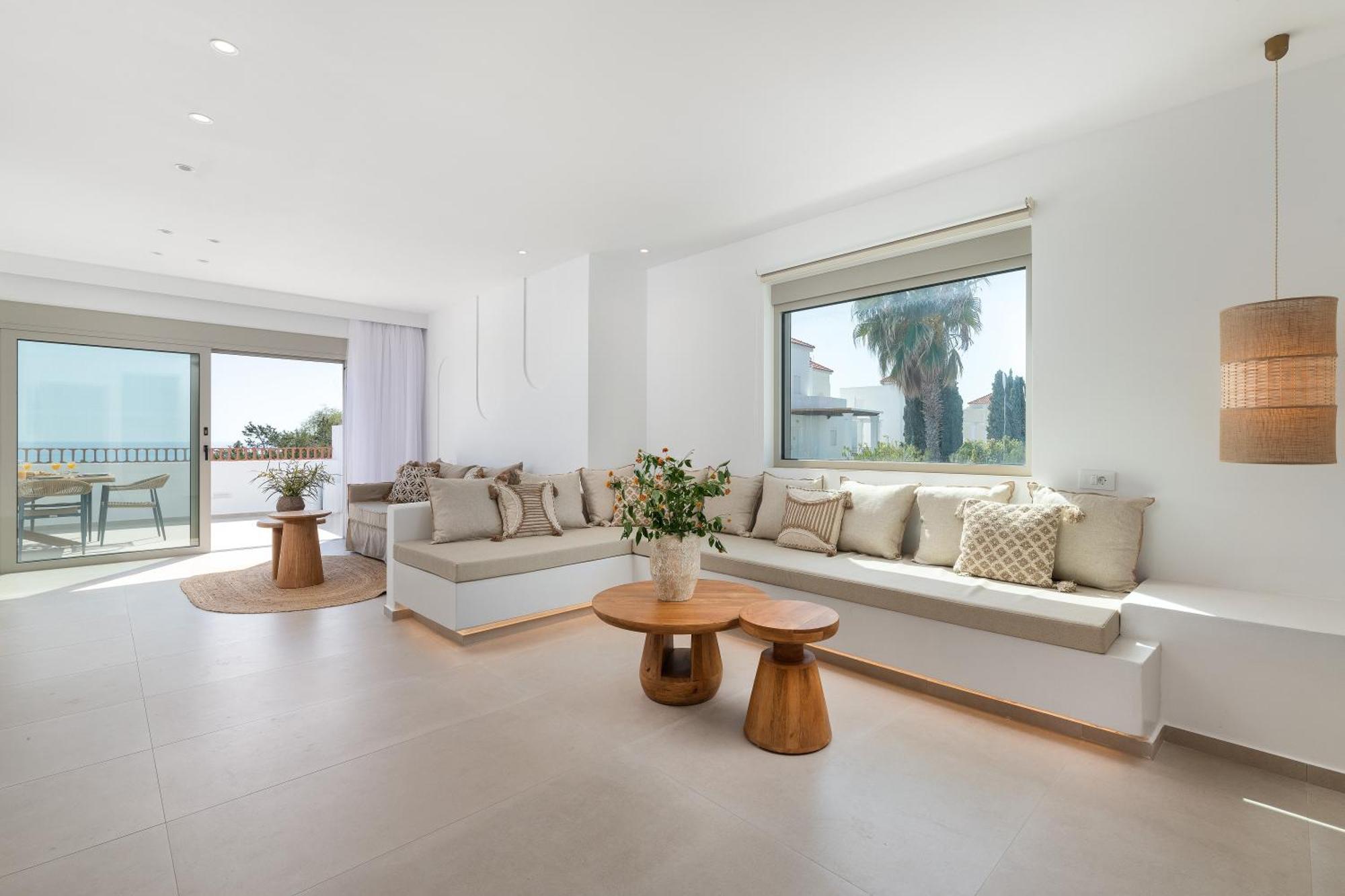 Paradiso Luxury Beachfront *