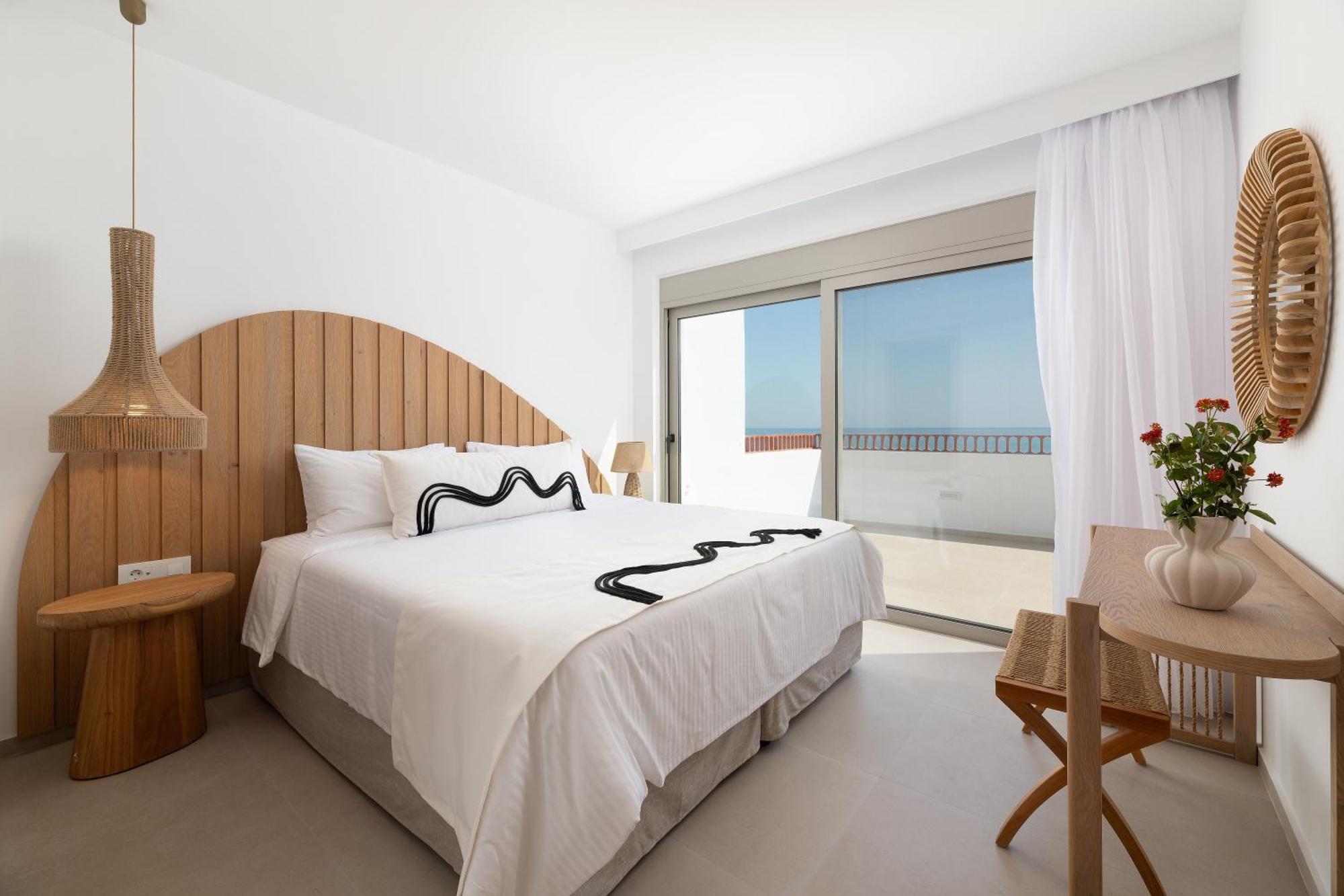 Paradiso Luxury Beachfront Villa Gennadi